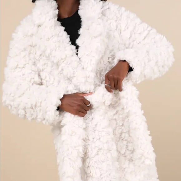 NWT Glamorous Ivory Faux Fur Jacket Size Medium - Picture 4 of 10